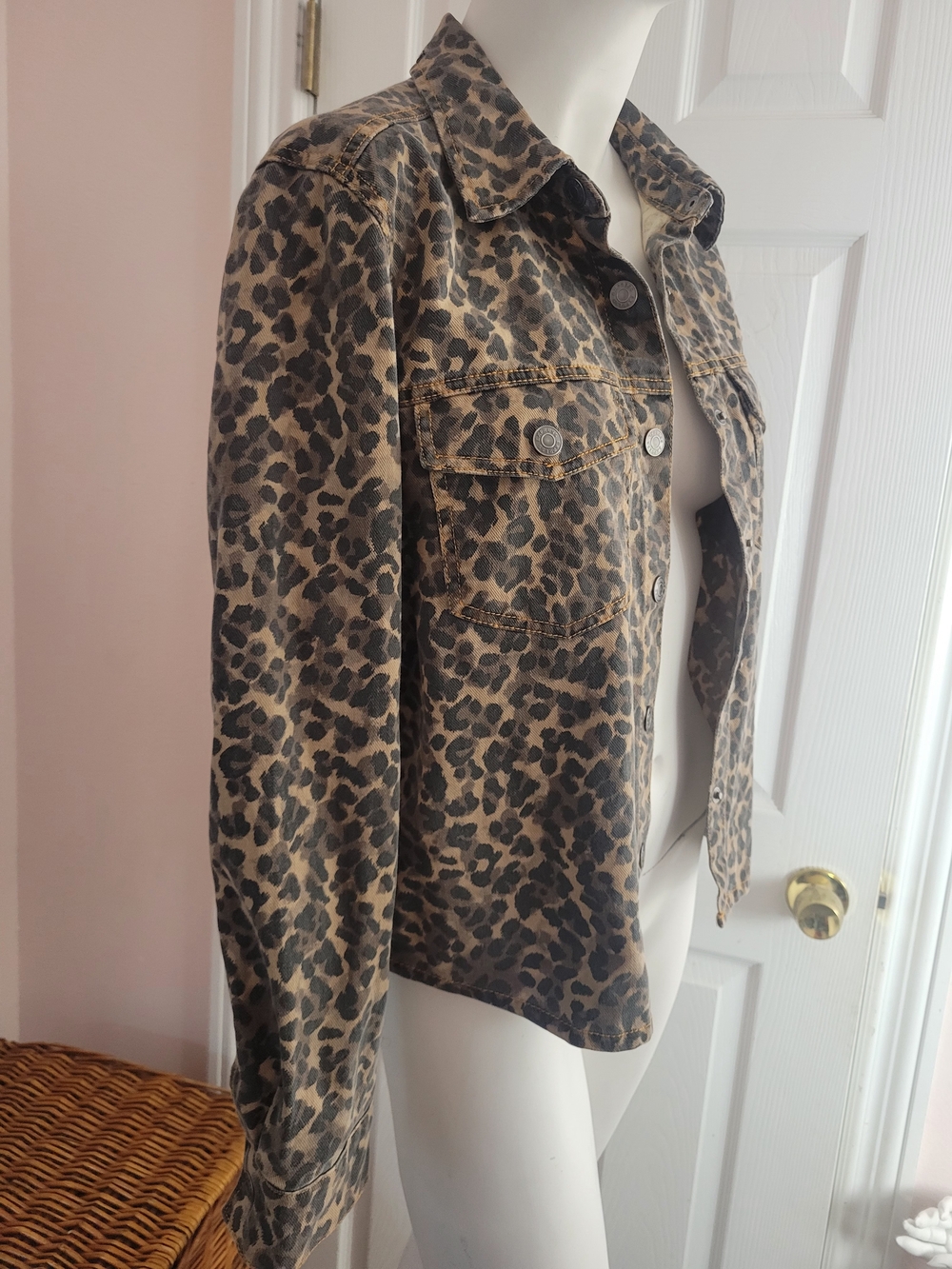 Express Leopard Print Denim Jacket Button Up Size S Small Animal Print Tan Gray* - Picture 3 of 8